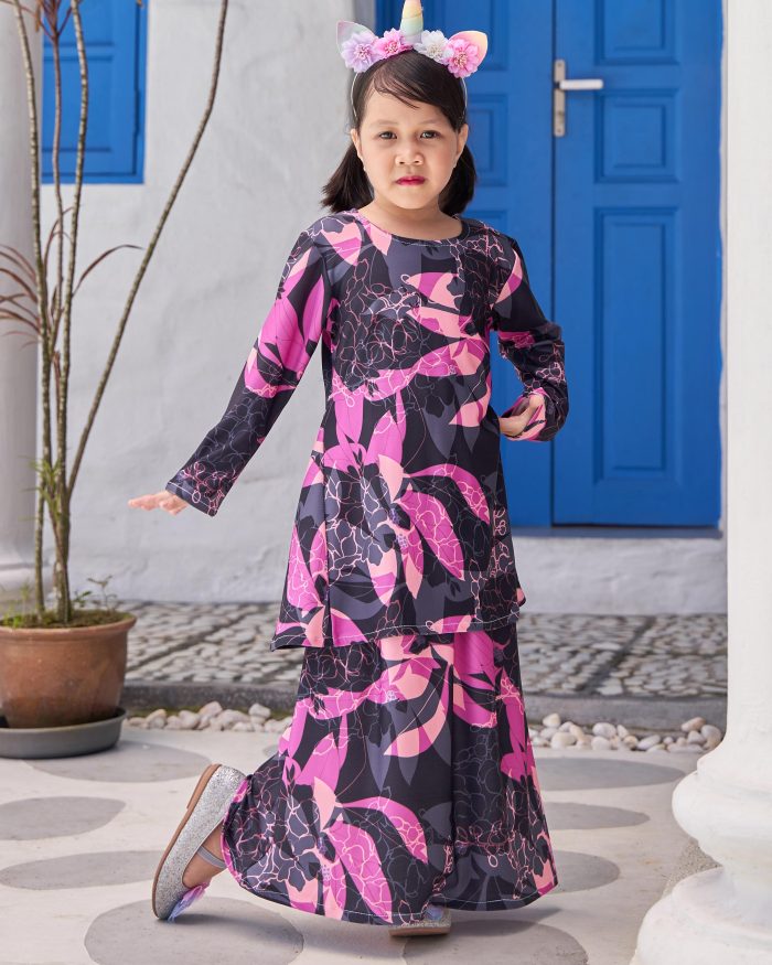 Baju Kurung Pahang Laura Printed Kids 9.0 - Blackpink Scarlet - Image 2