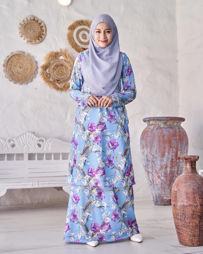 Baju Kurung Pahang Laura Printed 9.0 - Cerulean Tulips - Image 3