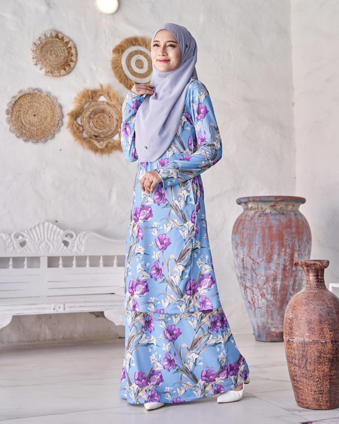 Baju Kurung Pahang Laura Printed 9.0 - Cerulean Tulips - Image 2