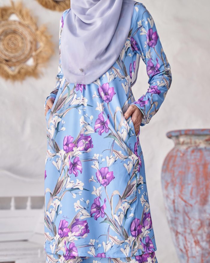 Baju Kurung Pahang Laura Printed 9.0 - Cerulean Tulips - Image 4