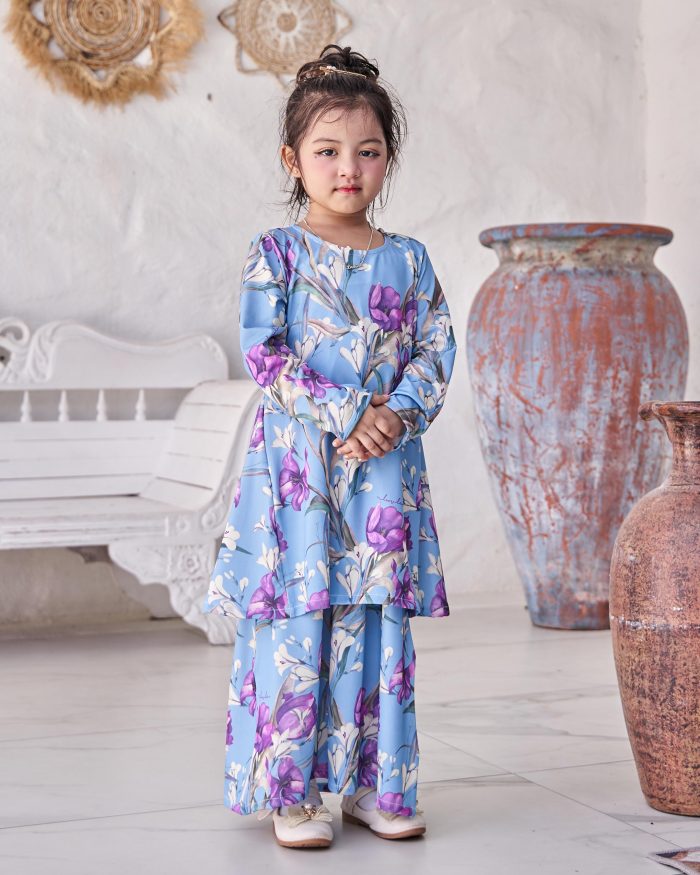 Baju Kurung Pahang Laura Printed Kids 9.0 - Cerulean Tulips - Image 3