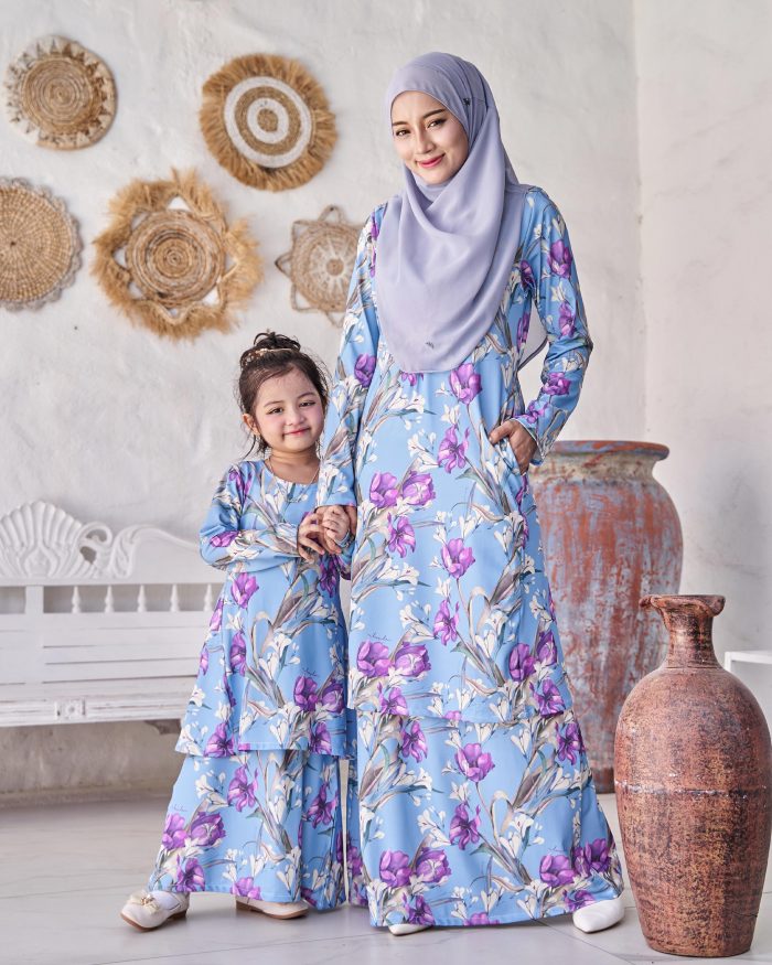 Baju Kurung Pahang Laura Printed 9.0 - Cerulean Tulips - Image 5