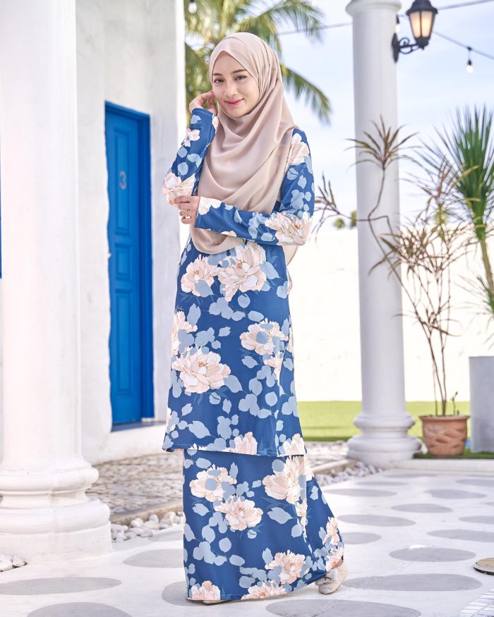 Baju Kurung Pahang Laura Printed 9.0 - Blue Geranium - Image 2