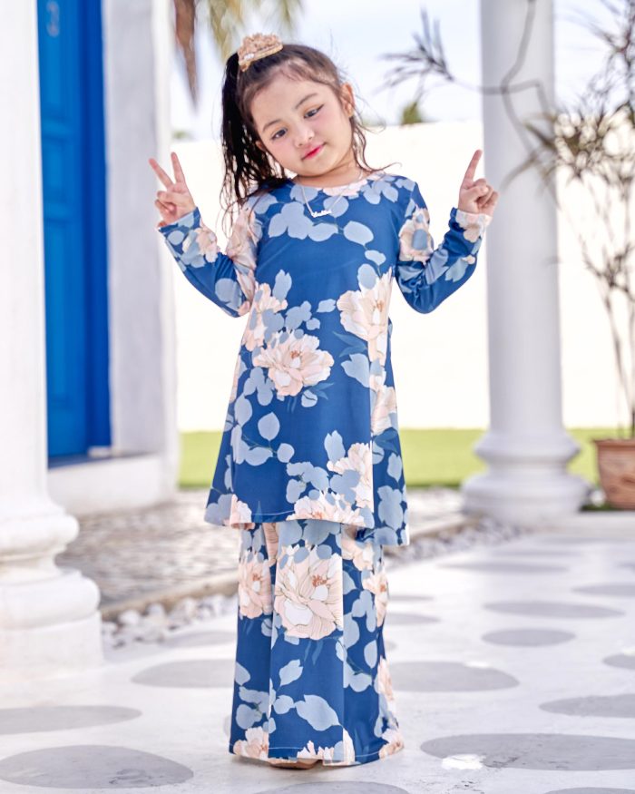 Baju Kurung Pahang Laura Printed Kids 9.0 - Blue Geranium - Image 2