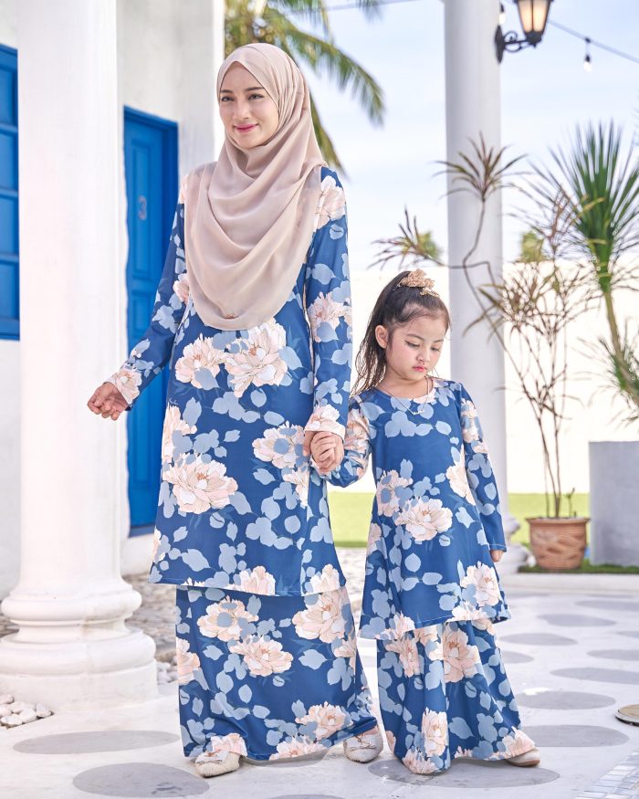 Baju Kurung Pahang Laura Printed Kids 9.0 - Blue Geranium - Image 4