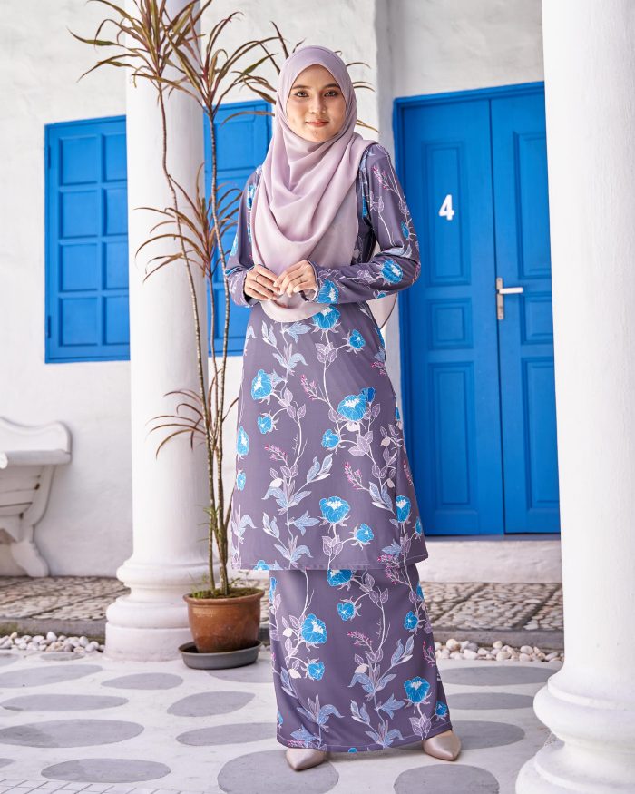 Baju Kurung Pahang Laura Printed 9.0 - Graphite Glory - Image 3