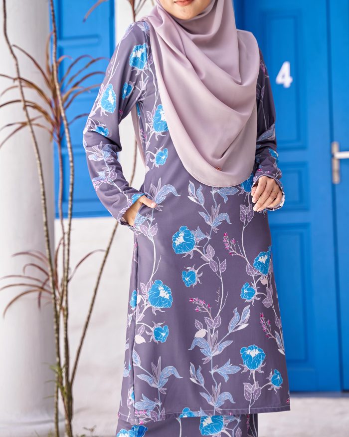 Baju Kurung Pahang Laura Printed 9.0 - Graphite Glory - Image 4