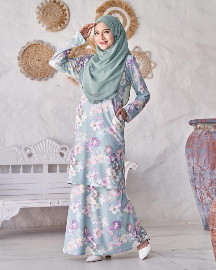 Baju Kurung Pahang Laura Printed 9.0 - Jungle Hibiscus - Image 2