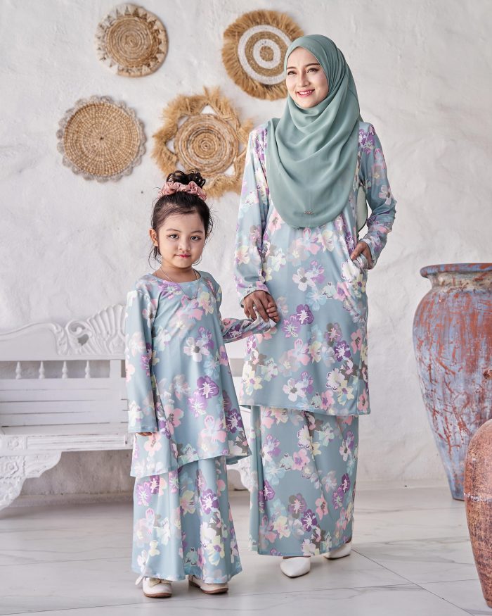 Baju Kurung Pahang Laura Printed 9.0 - Jungle Hibiscus - Image 3