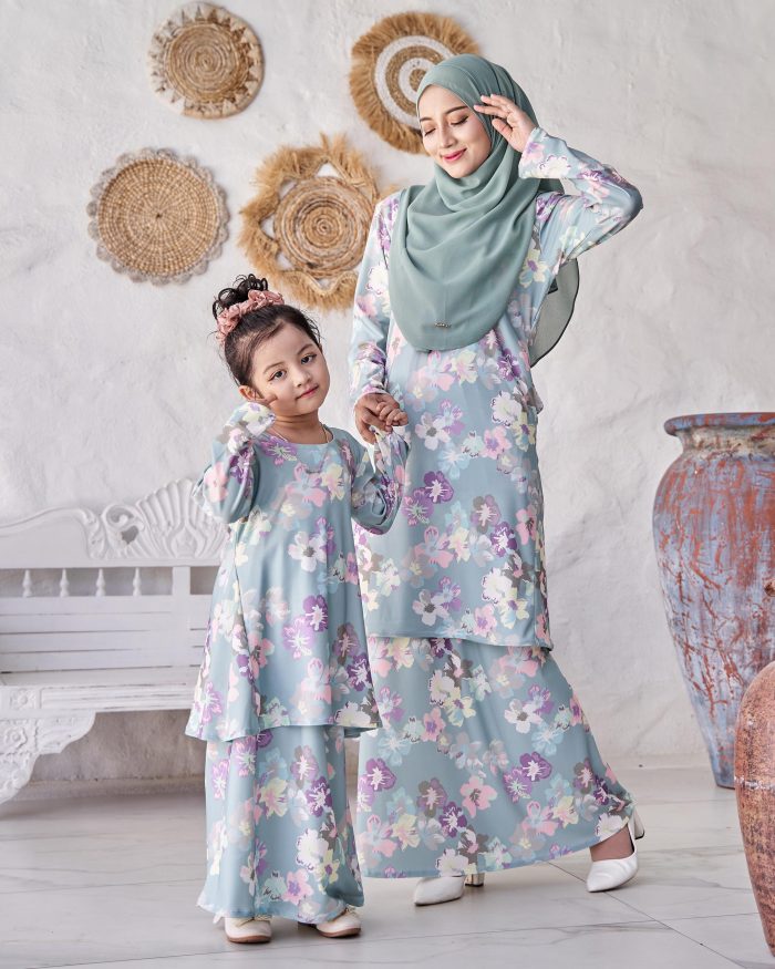 Baju Kurung Pahang Laura Printed Kids 9.0 - Jungle Hibiscus - Image 4