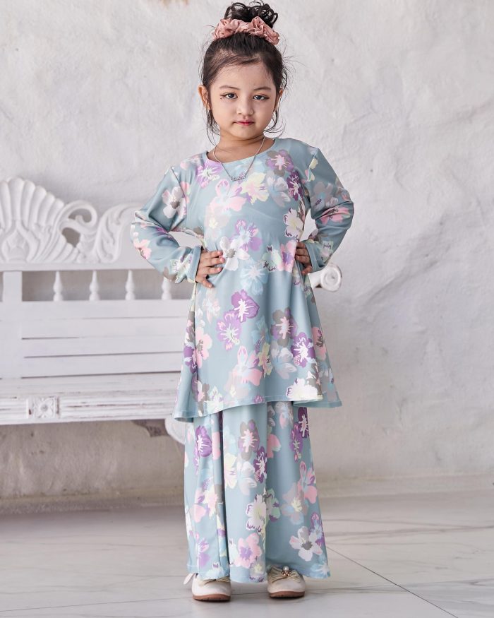 Baju Kurung Pahang Laura Printed Kids 9.0 - Jungle Hibiscus - Image 2