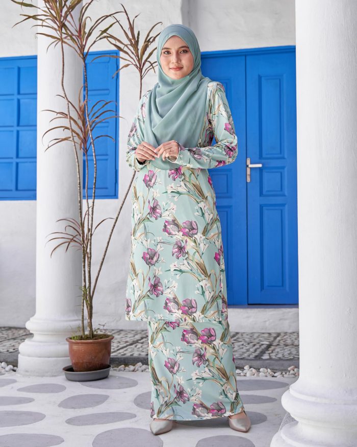 Baju Kurung Pahang Laura Printed 9.0 - Mint Tulips - Image 3