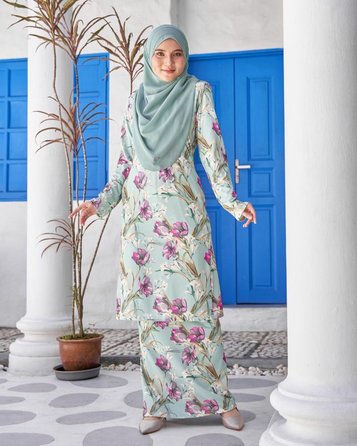 Baju Kurung Pahang Laura Printed 9.0 - Mint Tulips - Image 2