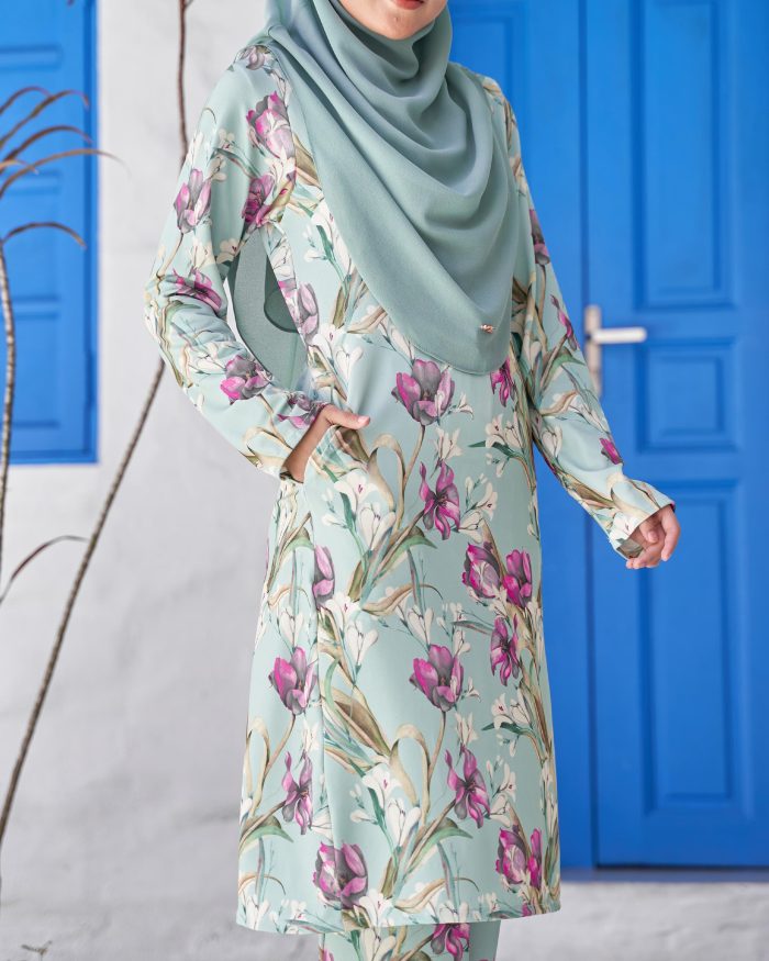 Baju Kurung Pahang Laura Printed 9.0 - Mint Tulips - Image 4