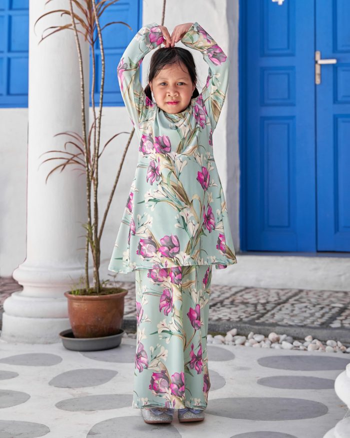 Baju Kurung Pahang Laura Printed Kids 9.0 - Mint Tulips - Image 3