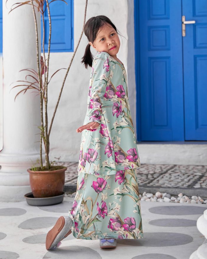 Baju Kurung Pahang Laura Printed Kids 9.0 - Mint Tulips - Image 2