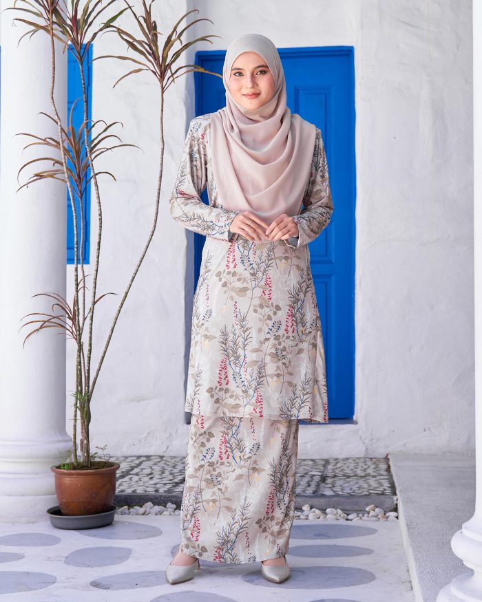 Baju Kurung Pahang Laura Printed 9.0 - Moss Laurel - Image 3