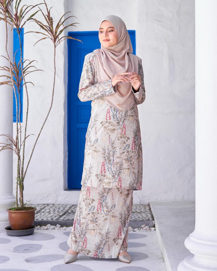 Baju Kurung Pahang Laura Printed 9.0 - Moss Laurel - Image 2