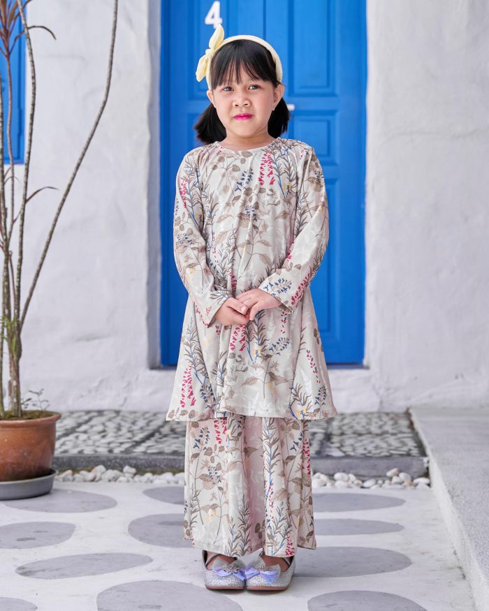 Baju Kurung Pahang Laura Printed Kids 9.0 - Moss Laurel - Image 3