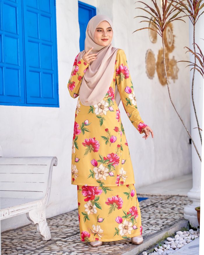 Baju Kurung Pahang Laura Printed 9.0 - Mustard Begonia - Image 3