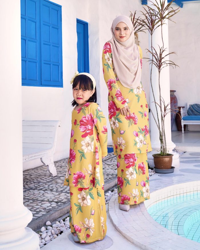 Baju Kurung Pahang Laura Printed Kids 9.0 - Mustard Begonia - Image 4