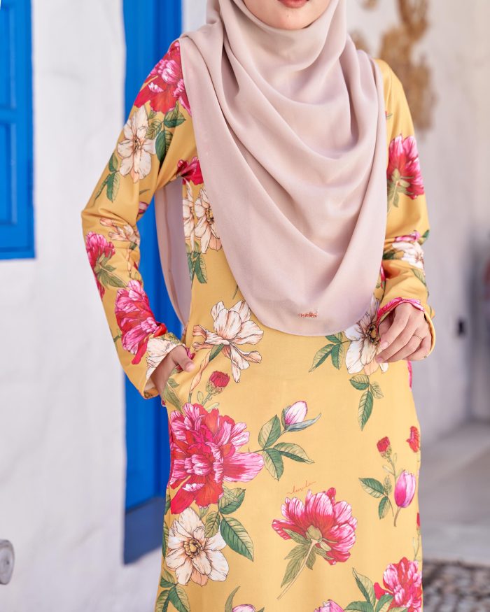 Baju Kurung Pahang Laura Printed 9.0 - Mustard Begonia - Image 4