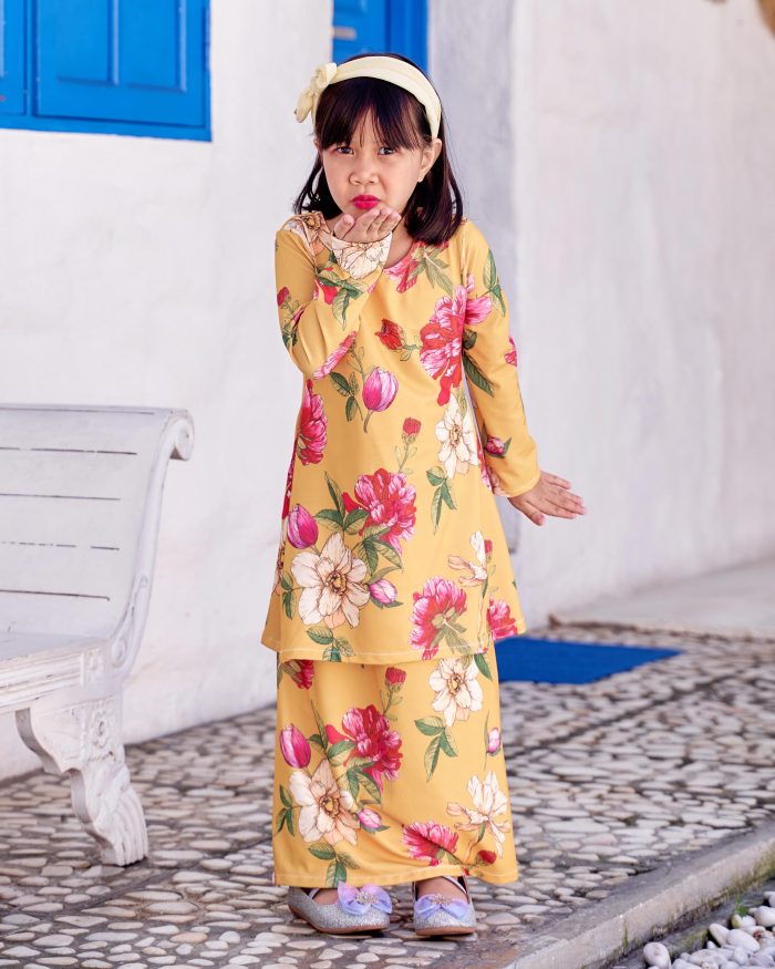 Baju Kurung Pahang Laura Printed Kids 9.0 - Mustard Begonia - Image 2