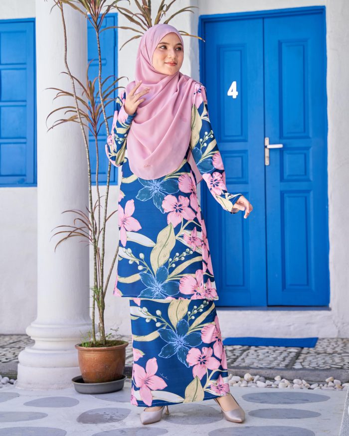 Baju Kurung Pahang Laura Printed 9.0 - Navy Mallow
