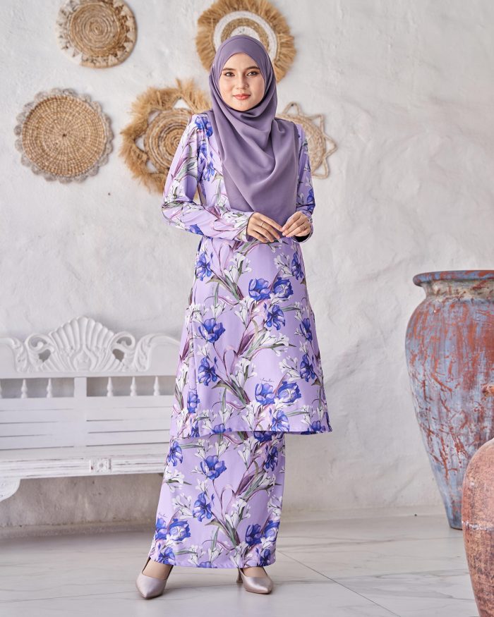 Baju Kurung Pahang Laura Printed 9.0 - Periwinkle Tulips - Image 3