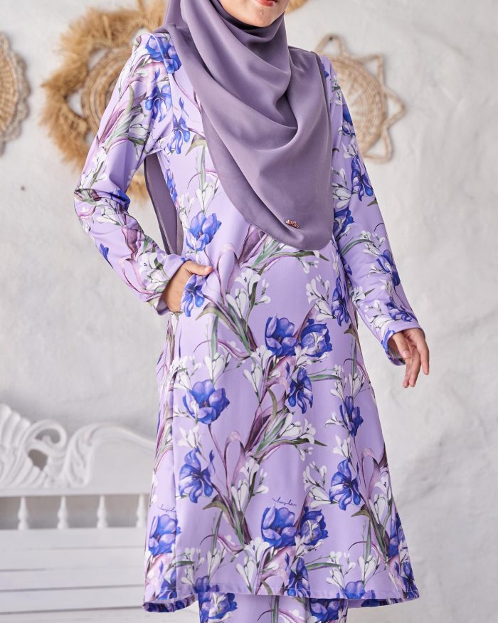 Baju Kurung Pahang Laura Printed 9.0 - Periwinkle Tulips - Image 4