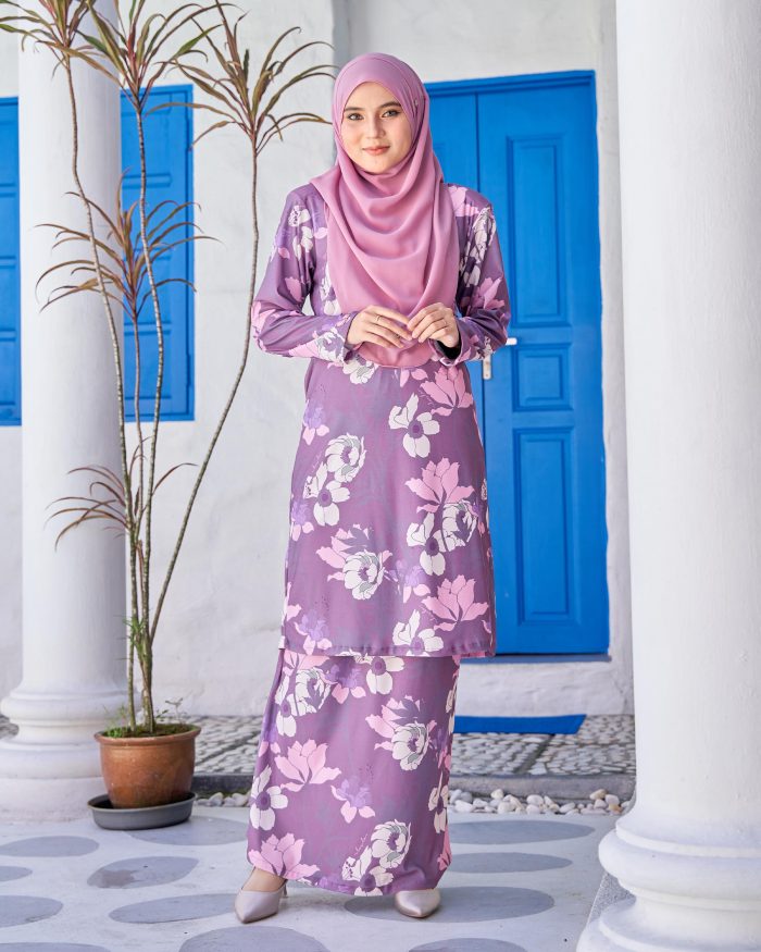 Baju Kurung Pahang Laura Printed 9.0 - Petunia Plum - Image 3