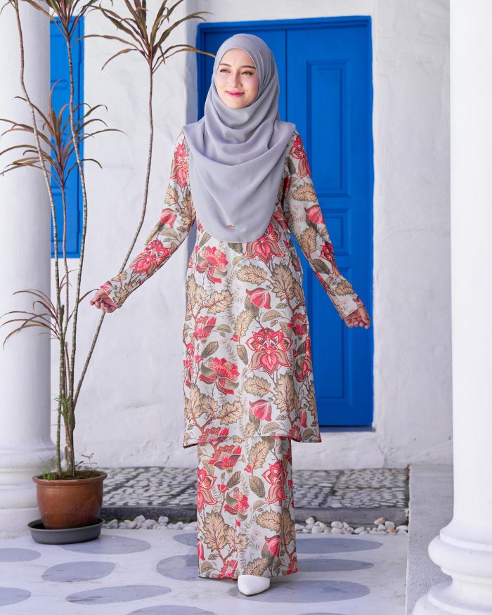 Baju Kurung Pahang Laura Printed 9.0 - Pewter Bauhinia - Image 2