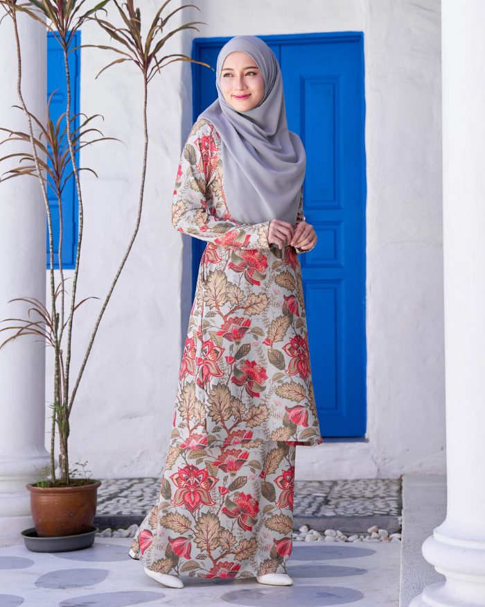 Baju Kurung Pahang Laura Printed 9.0 - Pewter Bauhinia - Image 3