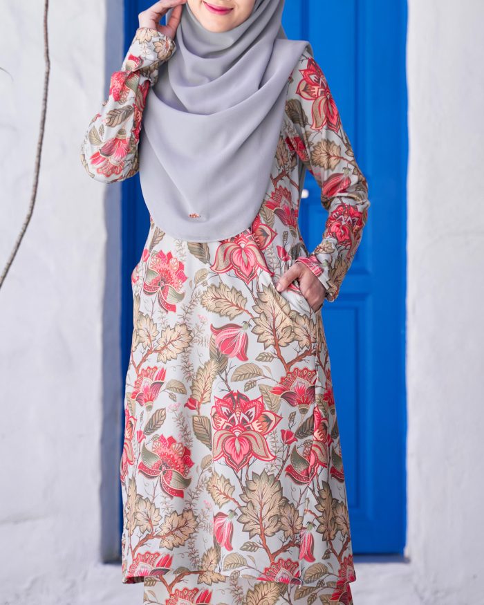 Baju Kurung Pahang Laura Printed 9.0 - Pewter Bauhinia - Image 4