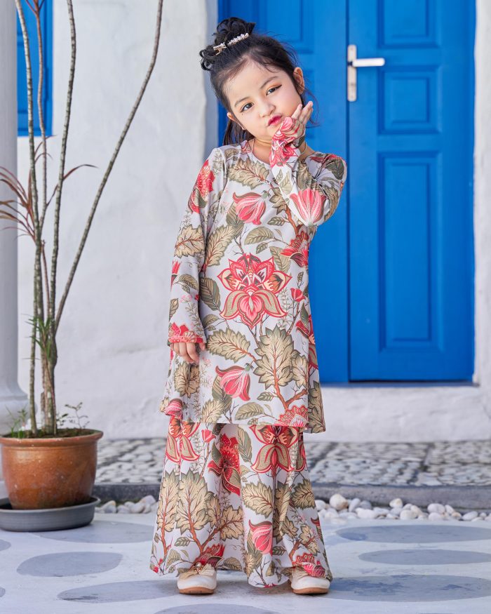 Baju Kurung Pahang Laura Printed Kids 9.0 - Pewter Bauhinia - Image 2