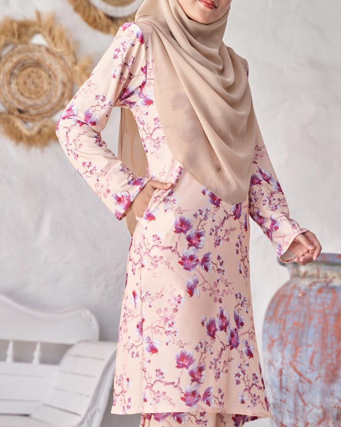 Baju Kurung Pahang Laura Printed 9.0 - Puff Orchid - Image 2