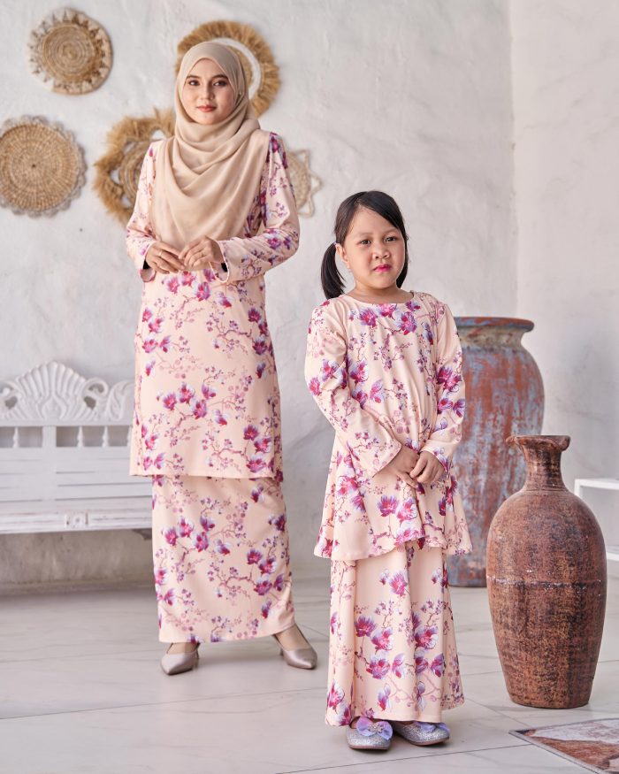 Baju Kurung Pahang Laura Printed 9.0 - Puff Orchid - Image 3