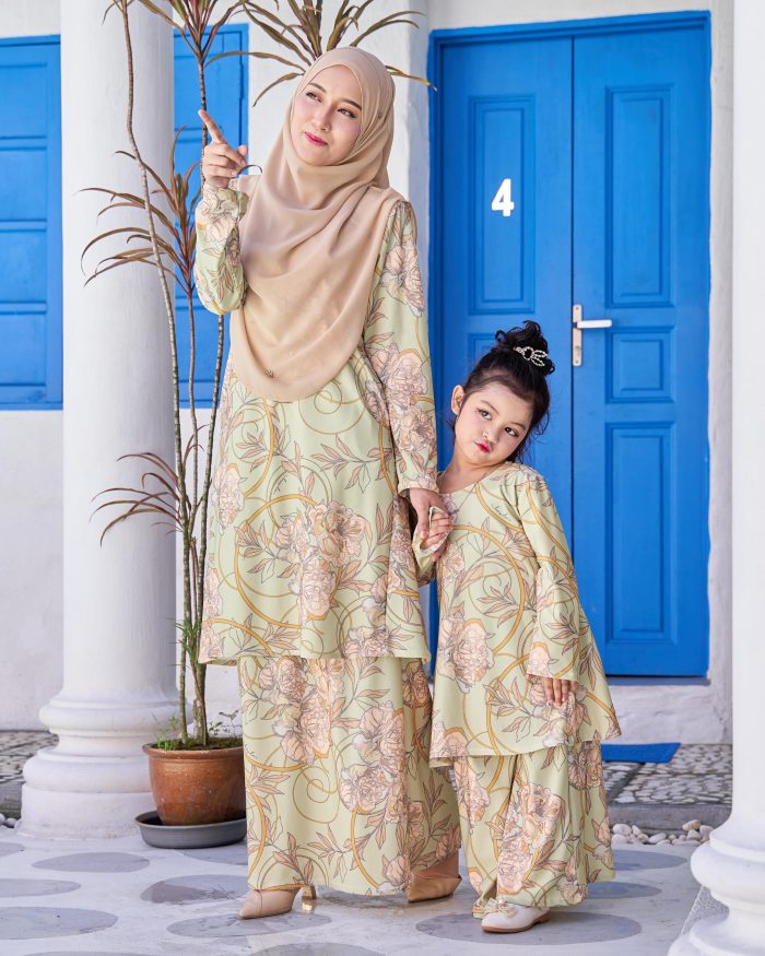 Baju Kurung Pahang Laura Printed Kids 9.0 - Royal Dahlia - Image 3