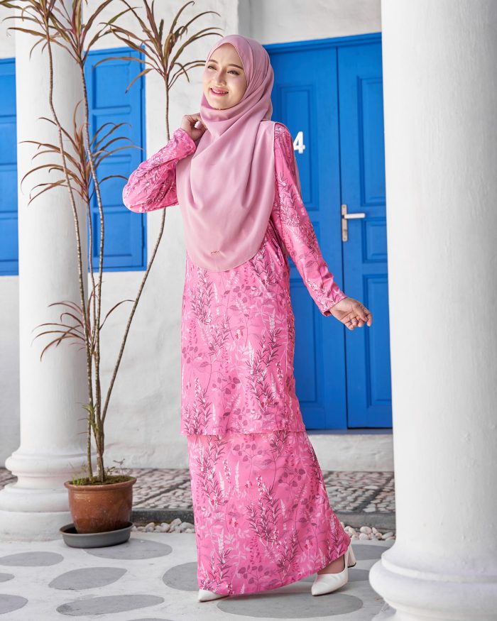 Baju Kurung Pahang Laura Printed 9.0 - Taffy Laurel - Image 2