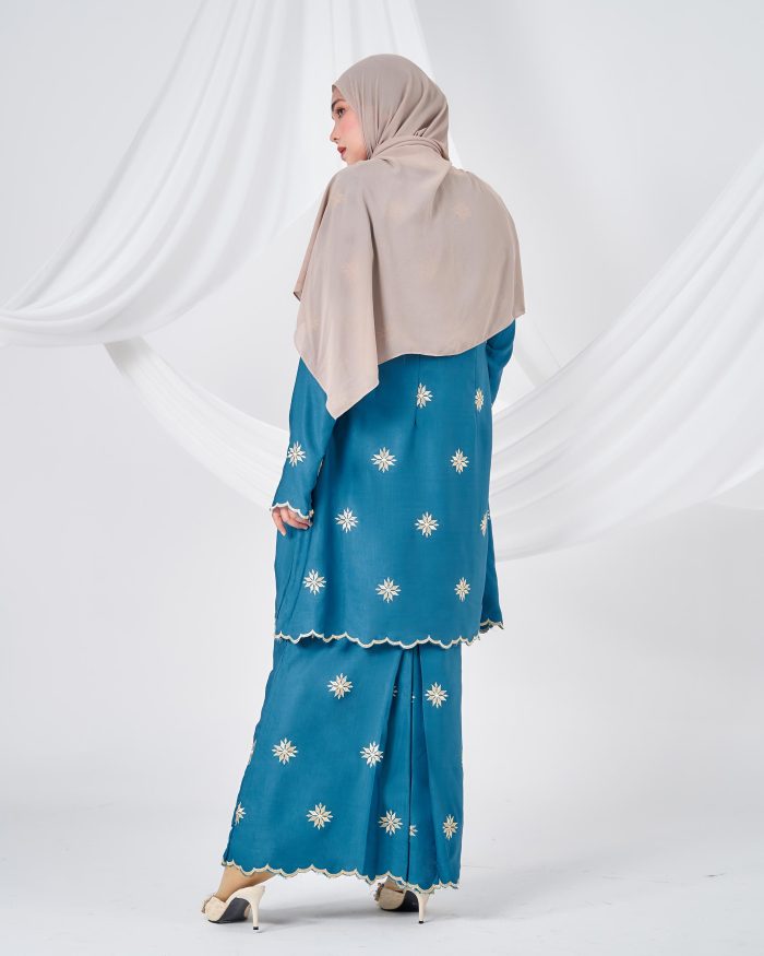 Baju Kurung Sulam Songket Tun Teja - Melati Deep Turquoise - Image 4