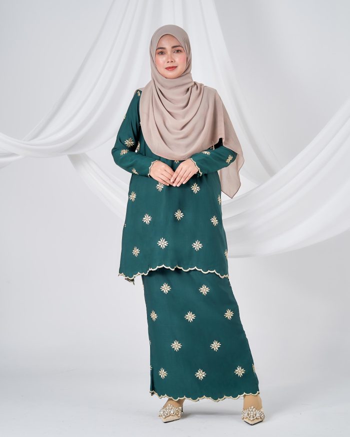 Baju Kurung Sulam Songket Tun Teja - Melati Emerald Green - Image 3