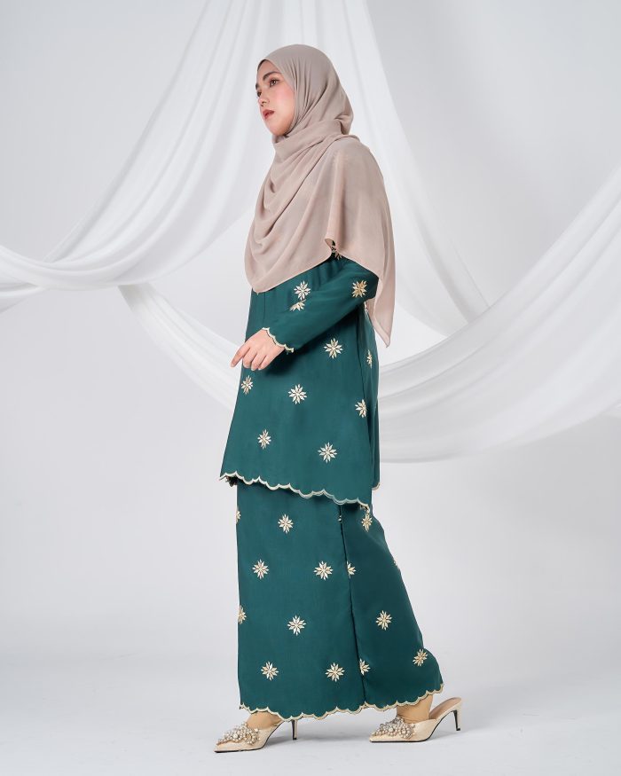 Baju Kurung Sulam Songket Tun Teja - Melati Emerald Green - Image 2