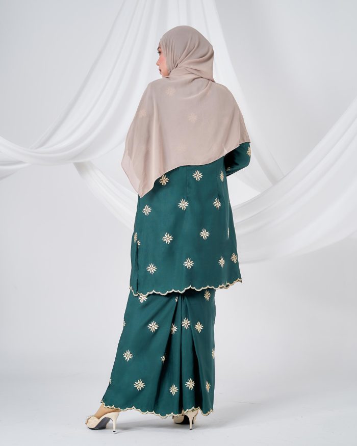 Baju Kurung Sulam Songket Tun Teja - Melati Emerald Green - Image 4