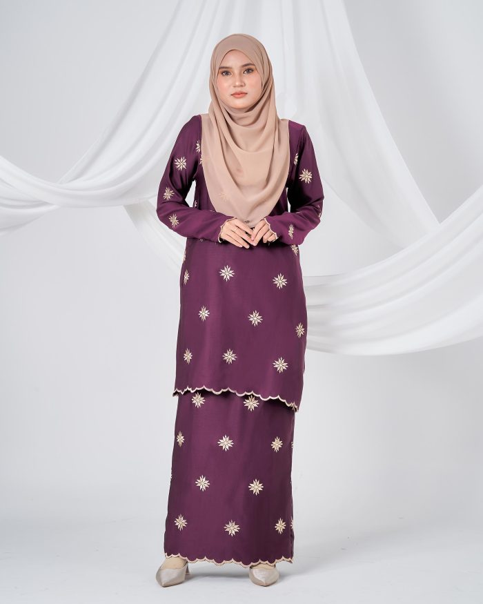 Baju Kurung Sulam Songket Tun Teja - Melati Magenta - Image 4