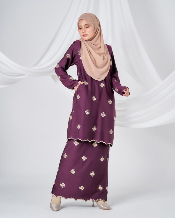 Baju Kurung Sulam Songket Tun Teja - Melati Magenta