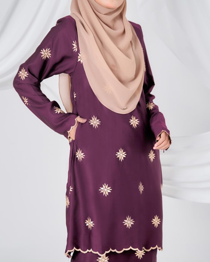 Baju Kurung Sulam Songket Tun Teja - Melati Magenta - Image 5