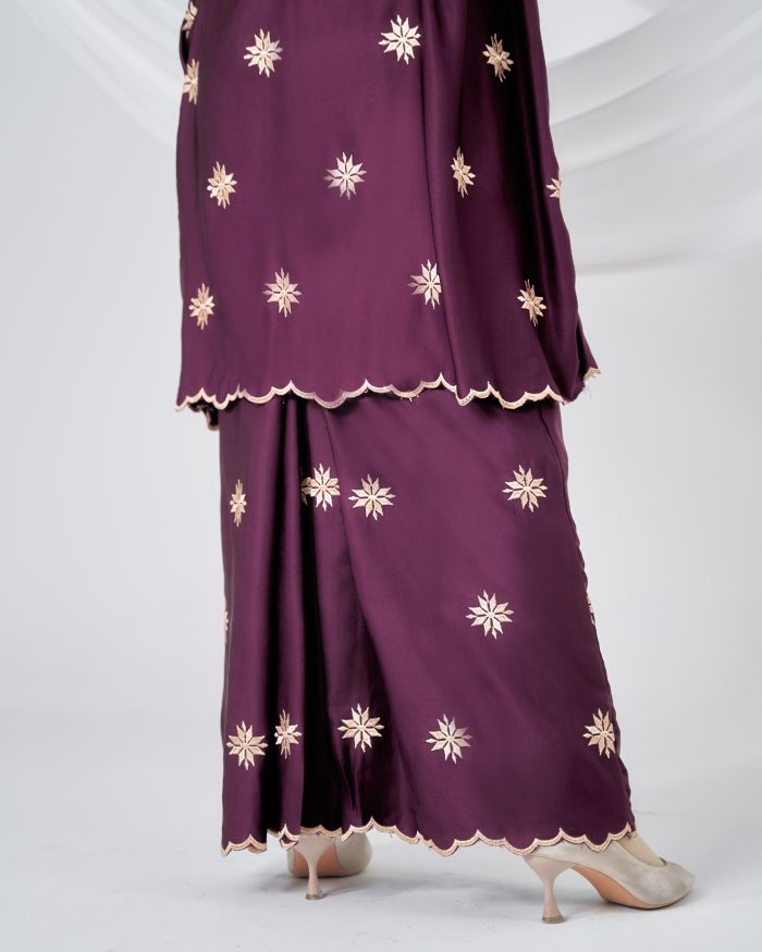 Baju Kurung Sulam Songket Tun Teja - Melati Magenta - Image 7