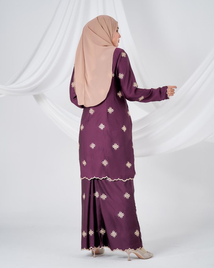 Baju Kurung Sulam Songket Tun Teja - Melati Magenta - Image 3