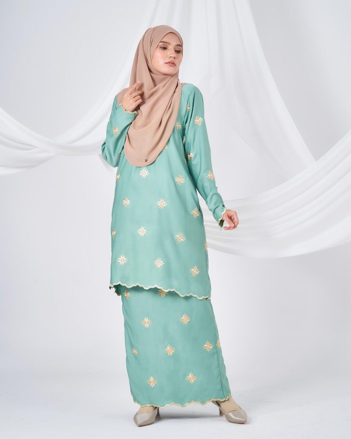 Baju Kurung Sulam Songket Tun Teja - Melati Pistachio Green