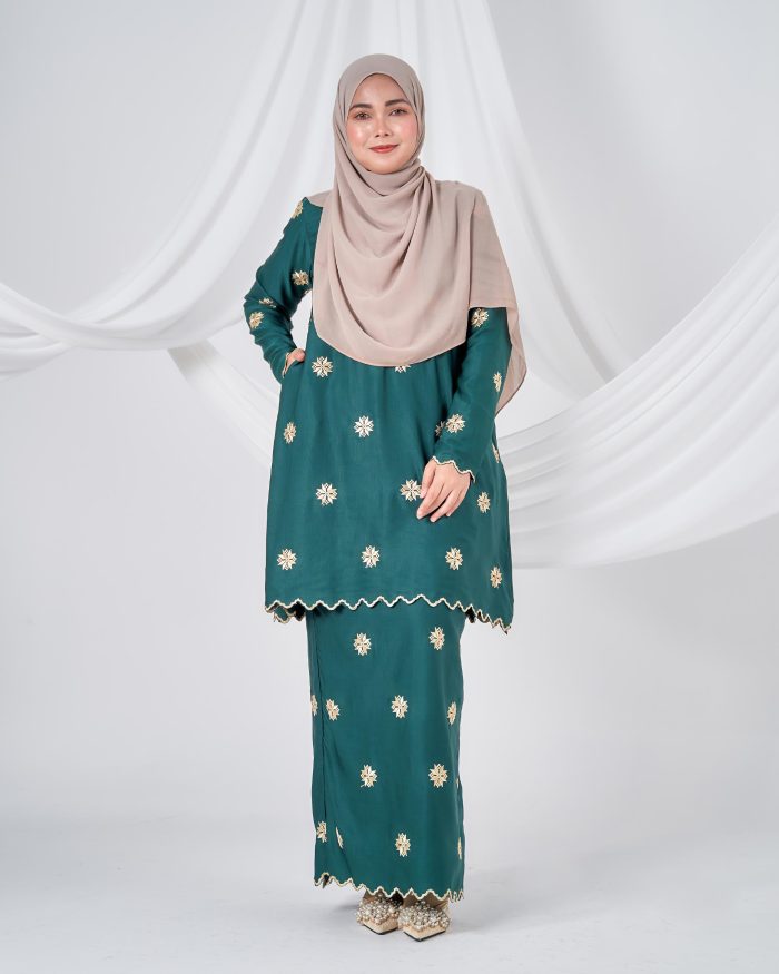 Baju Kurung Sulam Songket Tun Teja - Teratai Emerald green